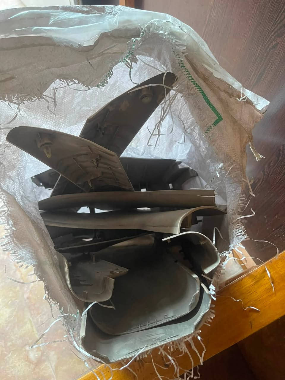 للبيع أدوات شيري A5 تخم كشنات نظيف  جداً ب ٧٥ الف  تخم بطانة تكم داخلية كاملة ٢٥  مظومة تبريد داخلية كاملة مع الفريز و الفان ٥٠ الف مكاني بغداد الشعب ***********
