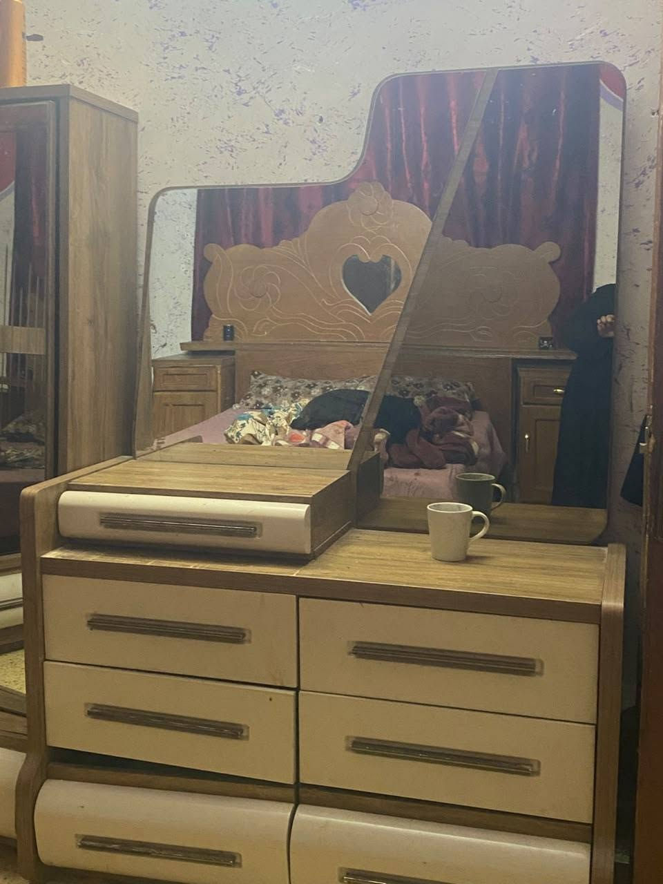 رفه للبيع السعر 150 قفل الغرفه نضيفه من الداخل والخارج العنوان ديالى خالص جديده الشط قرب عماره الشارقه للرقم والاستفسار ***********

