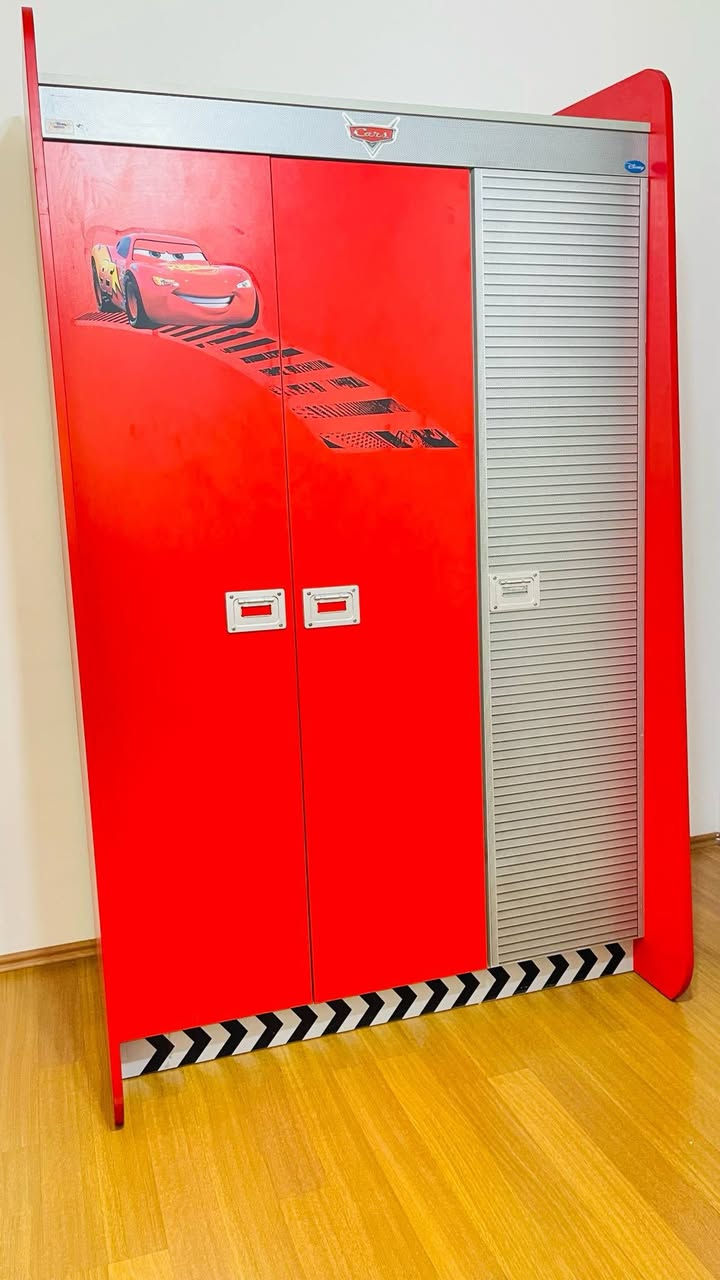 السلام عليكم 
ملحقات غرفه طفل (كنتور وميز ومجراات)


**إذا كنت صاحب هذا الإعلان وتريد حذفه لأي سبب، رجاءا أرسل رسالة إلى الدعم الفني**