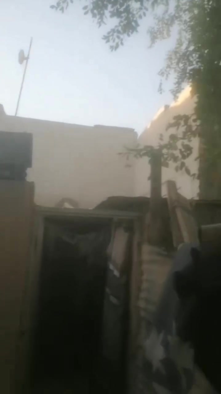 السلام عليكم بيت للبيع حي ميسان نهايت الكيات غرفتين وصاله ومطبخ وغرفه ماكامله عوزها سقف سعره ٣٠ وبي مجال ***********
