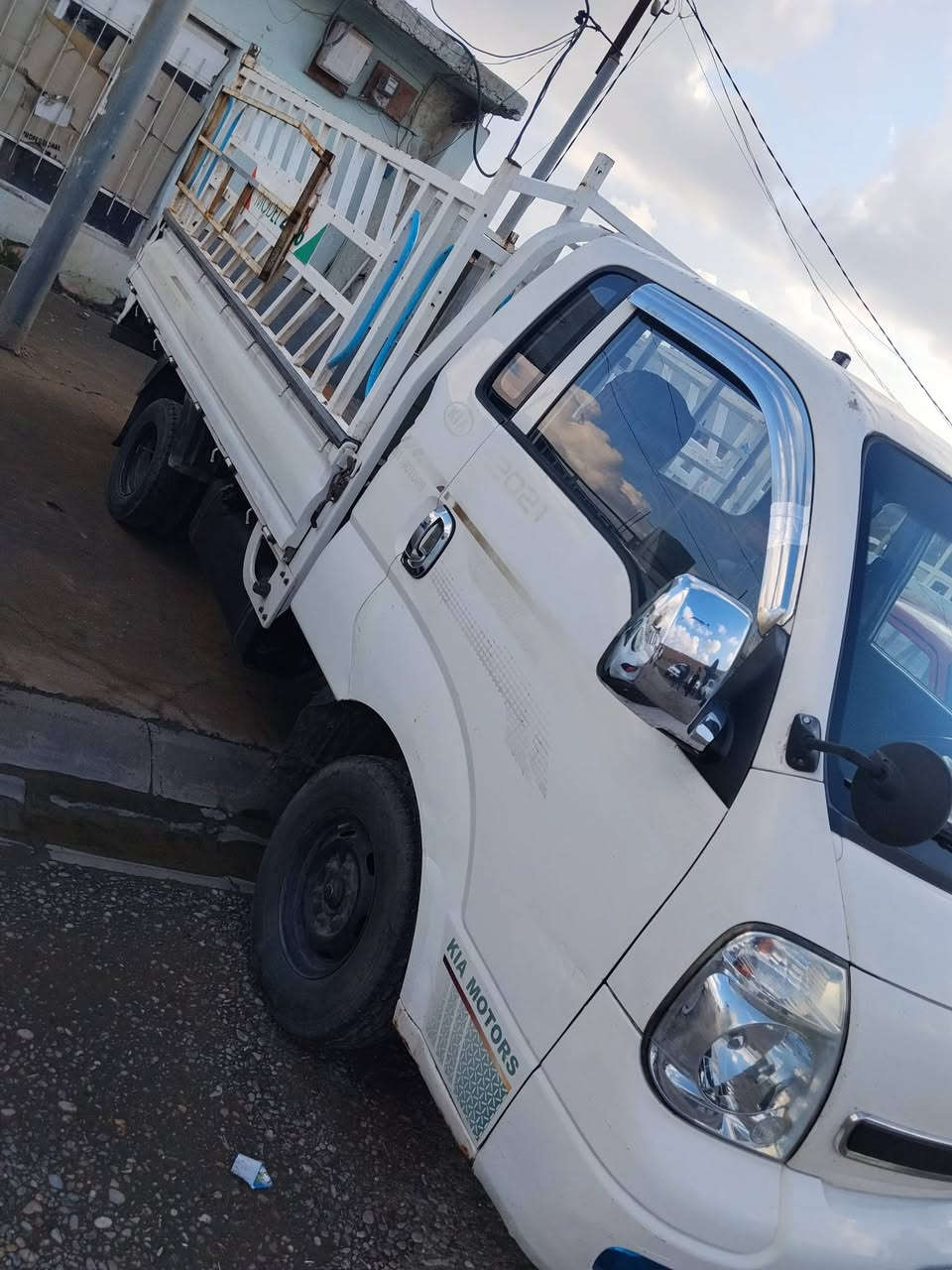 كيا حمل بنكو 2700 موديل 2010  رقم كركوك مكفولة كفالة عامة السيارة شرط المحرك والشاصي والتدفئة والتبريد سنوية نهاية 2027 اتصل *********** مكاني كركوك
