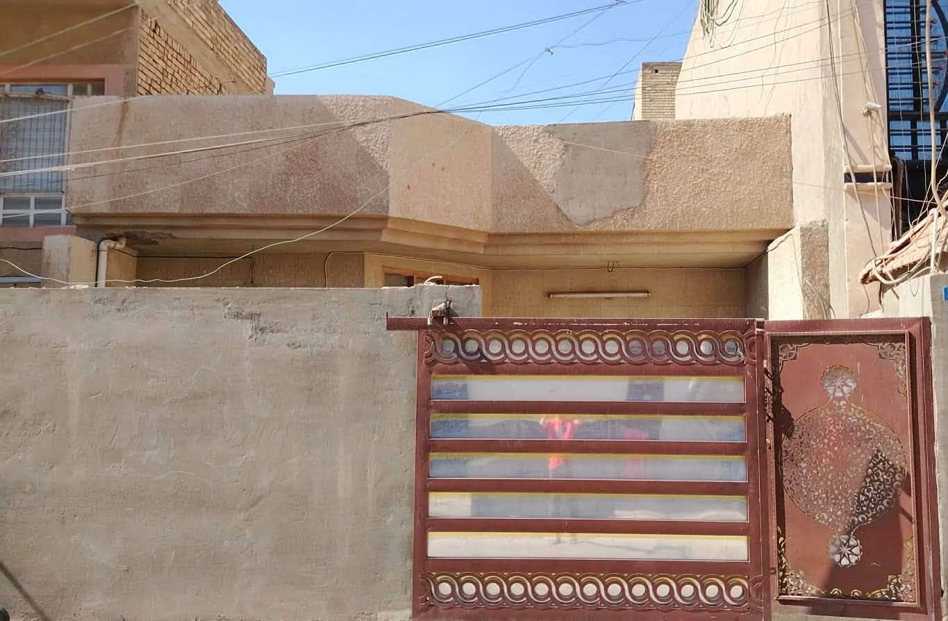 🏡🔥 بيت للبيع بسعر قطعة أرض – فرصة لا تُعوّض 🔥🏡

📍 الموقع: بغداد – حي الإعلام – منطقة العمداء (من جهة مدينة الألعاب)

📐 المساحة: 150 م²
📏 الواجهة: 7.5 متر
📏 النزال: 20 متر

🏠 تفاصيل العقار:
✔️ غرفة نوم
✔️ صالة
✔️ مطبخ
✔️ خدمات صحية منفصلة
✔️ كراج
✔️ بناء قديم ونظيف
✔️ ارتفاع السقف 3 أمتار

✨ مميزات العقار:
✔️ يُباع بسعر قطعة أرض (فرصة استثمارية مميزة)
✔️ يقع في منطقة هادئة وراقية
✔️ سكن الجوار راقٍ ومنظم
✔️ مناسب للسكن أو لإعادة البناء والاستثمار
✔️ موقع مطلوب وقريب من الخدمات

💰 السعر: 360 مليون دينار عراقي
🤝 يوجد مجال للتفاوض مع الجادين فقط.

📞 للاستفسار والمعاينة واتساب:
***********
#بيت_للبيع
#حي_الإعلام
#العمداء
#عقارات_بغداد
#استثمار_عقاري
#طابو_صرف
