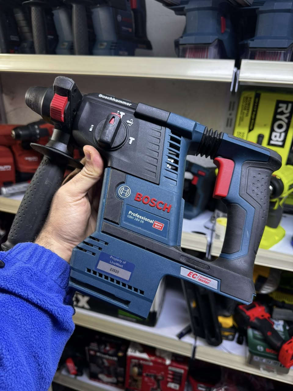 سلام عليكم اخوان 
بوش اصلي كل موديل وسعره 
توصيل متوفر 
*********** واتساب
