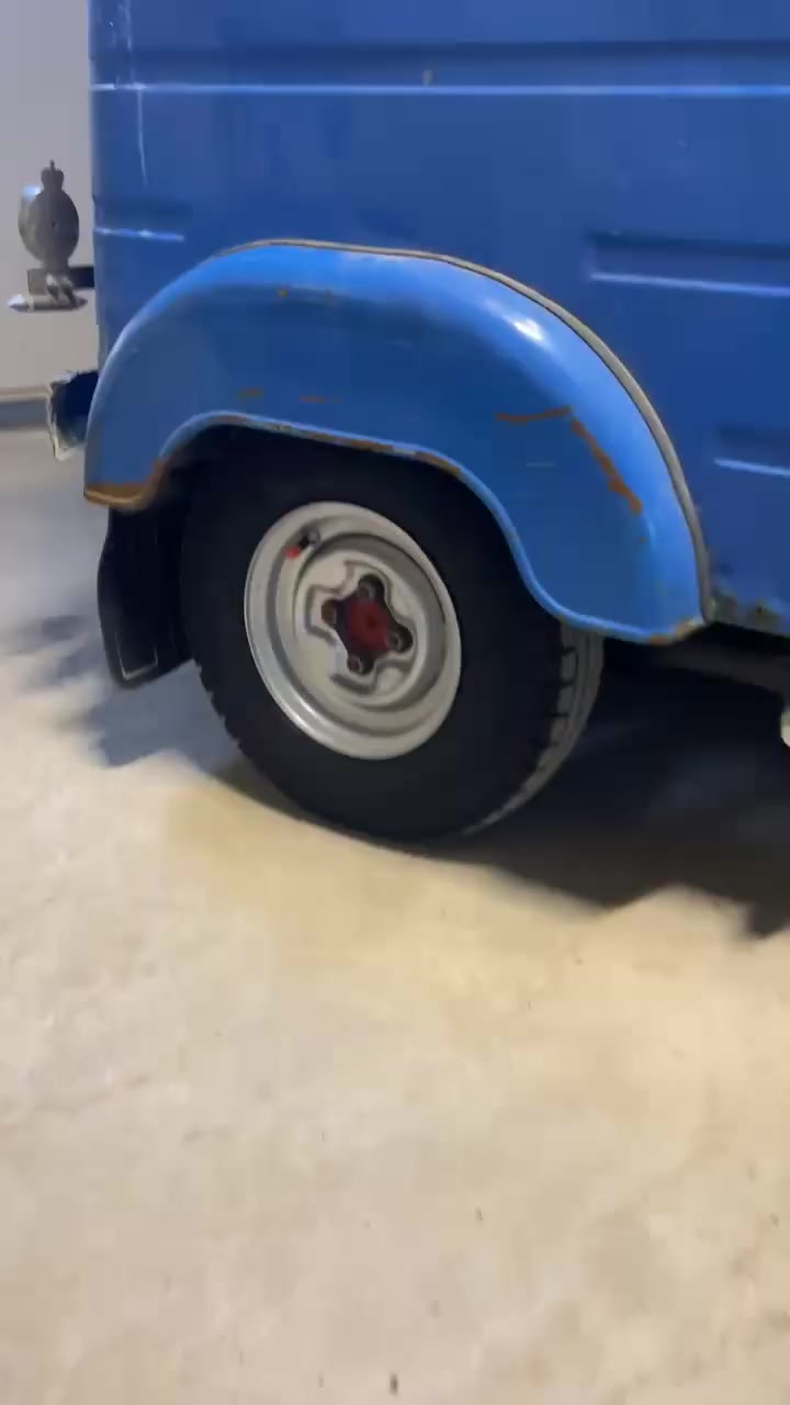 السلام اعليكم
تكتك للبيع موديل 20 لون ازرق

رقم نگليزي سنوية بأسمي تحويل ثاني يوم

كفالة محرك وگير وأكسل 
مبدل ضاغطة وزنجيل
تخم تاير جديد 
حدادية جديدة
تكتك خير من الله من ايدك للشارع
السعر 7.600 وبيها مجال
العنوان بغداد جسر ديالى القديم
للأستفسار ***********...
