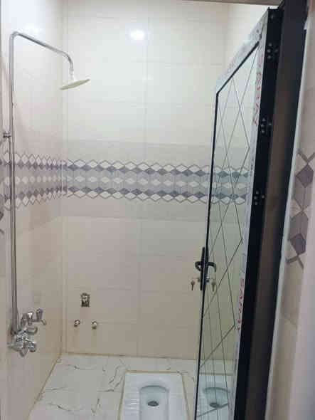 السلام عليكم بيت مساحه 160متر خلف البانزينخانه بته مباشرتا السعر 150 البيت علما أن البيت مامسكون بي للاستفسار اكثر الاتصال على الرقم ***********
