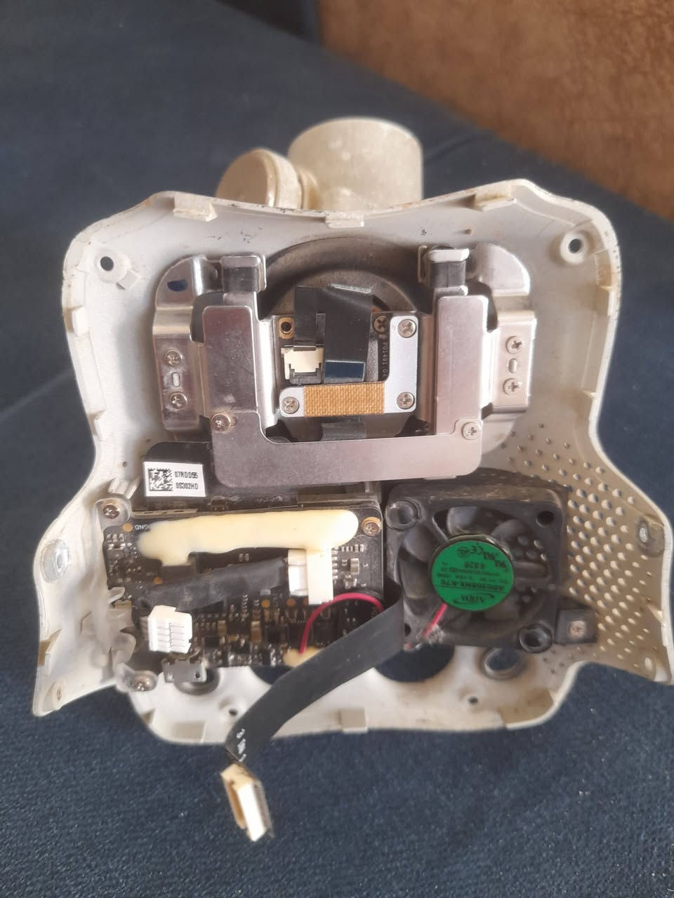 هذا الجزء هو عبارة عن gimbal (مانع اهتزاز) وكاميرا بديلة لطائرة DJI Phantom 4.يتوافق هذا الجزء مع طرازات Phantom 4 Pro و Advanced و V2.0.يعتبر هذا الجزء جزء صيانة دقيق ويتطلب برامج خاصة للمعايرة والضبط بعد التركيب 🌹🌹🌹🌹


**إذا كنت صاحب هذا الإعلان وتريد حذفه لأي سبب، رجاءا أرسل رسالة إلى الدعم الفني**