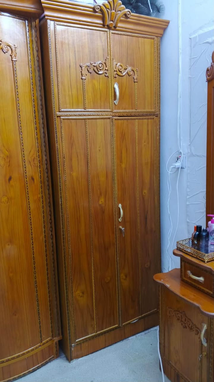 السلام عليكم غرفه صاج تحتوي على ست بيبان نضافه 100/ 100 شرط الفحص صاج عراقي شغل درجه اولا 950 
***********
