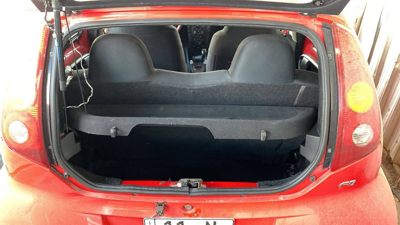 بي واي دي 2014 مبيها ٲي ضرر ولا صبغ بس بالدوسة من جهة السايق عارضتها ب 62 وبيها مجال بسيط جداً السيارة جاهزة ونضيفة مكاني زيونة ***********
