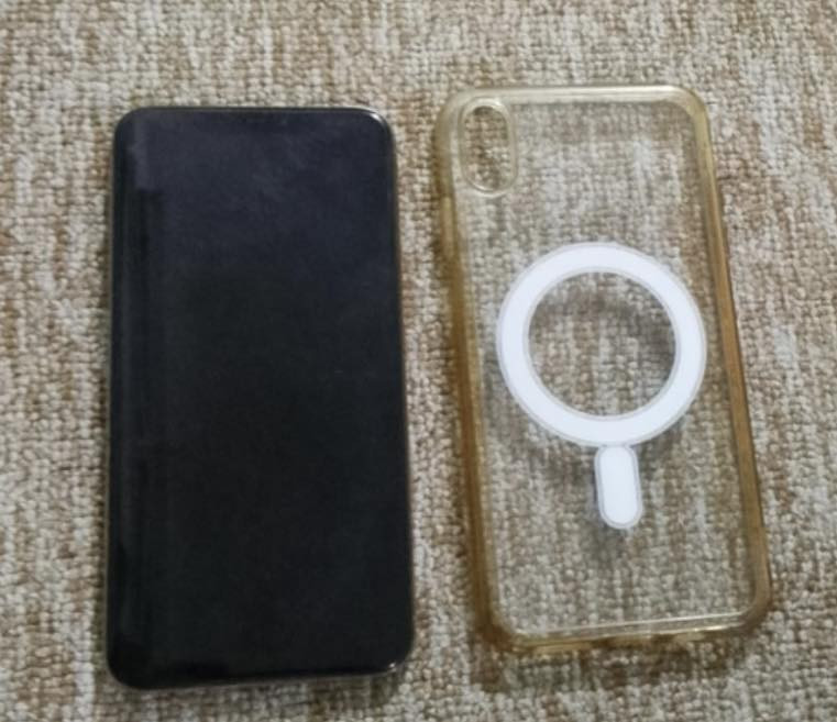 📍سلام عليكم
📍ايفون اكس ماكس للبيع 

📍جهاز نضيف جدآ ما مبدل بي اي شي 

📍ذاكرة الجهاز 256 

📍فقط ضهر الجهاز بي فطور الباقي نضيف 

📍بطاريه 77%

📍السعر 175 الف 

📍عنوان الديوانية قضاء السنيه 

📍للتواصل يرجى مراسلت الواتساب الرقم ***********
