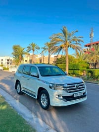 لاندكروز 2017 ساز فول الفول ماشيه 159 الف.   6V سلندر 4000 كفاله عامه ...