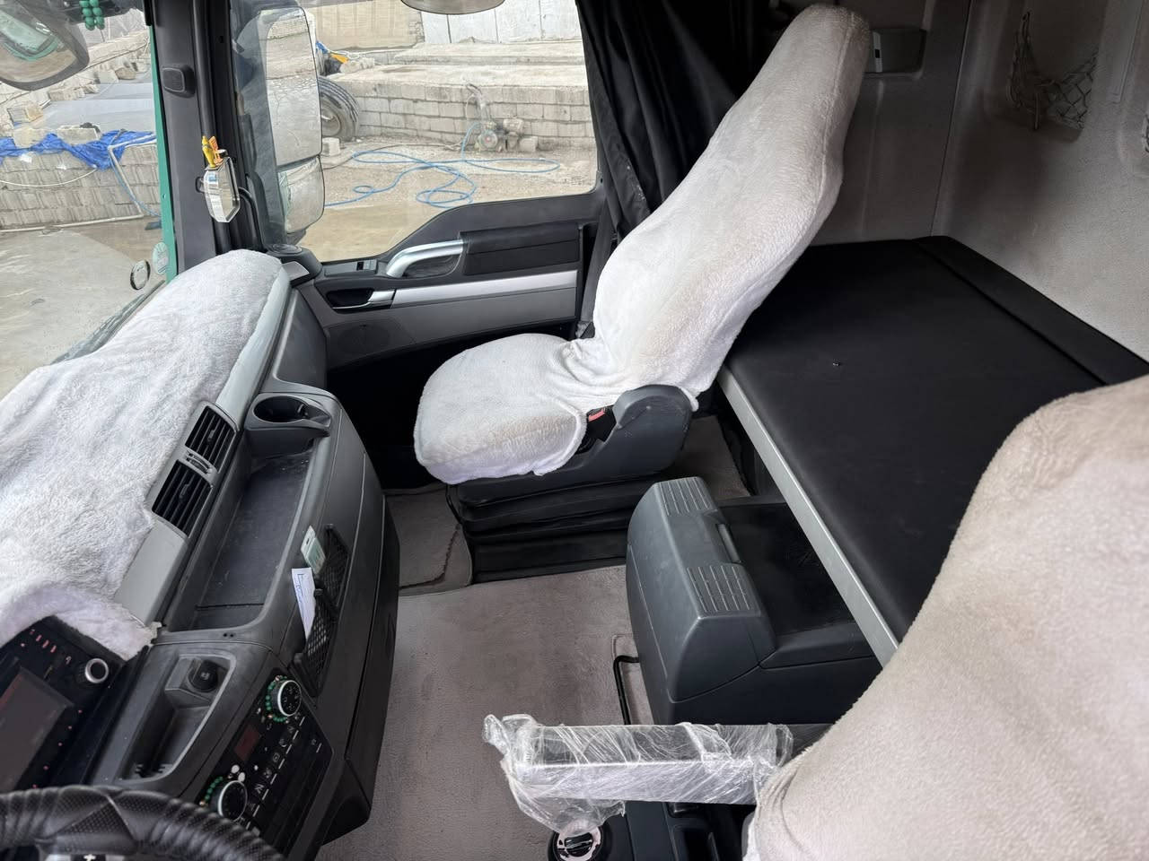 السلام عليكم 

سنكل بس راس 
موديل2016
بدون ريتايدةر
ثلاجة
تخم تايةر
ويل كرون 
حجم 440دةبل سوبةر

مكان دةربةديخان
***********
