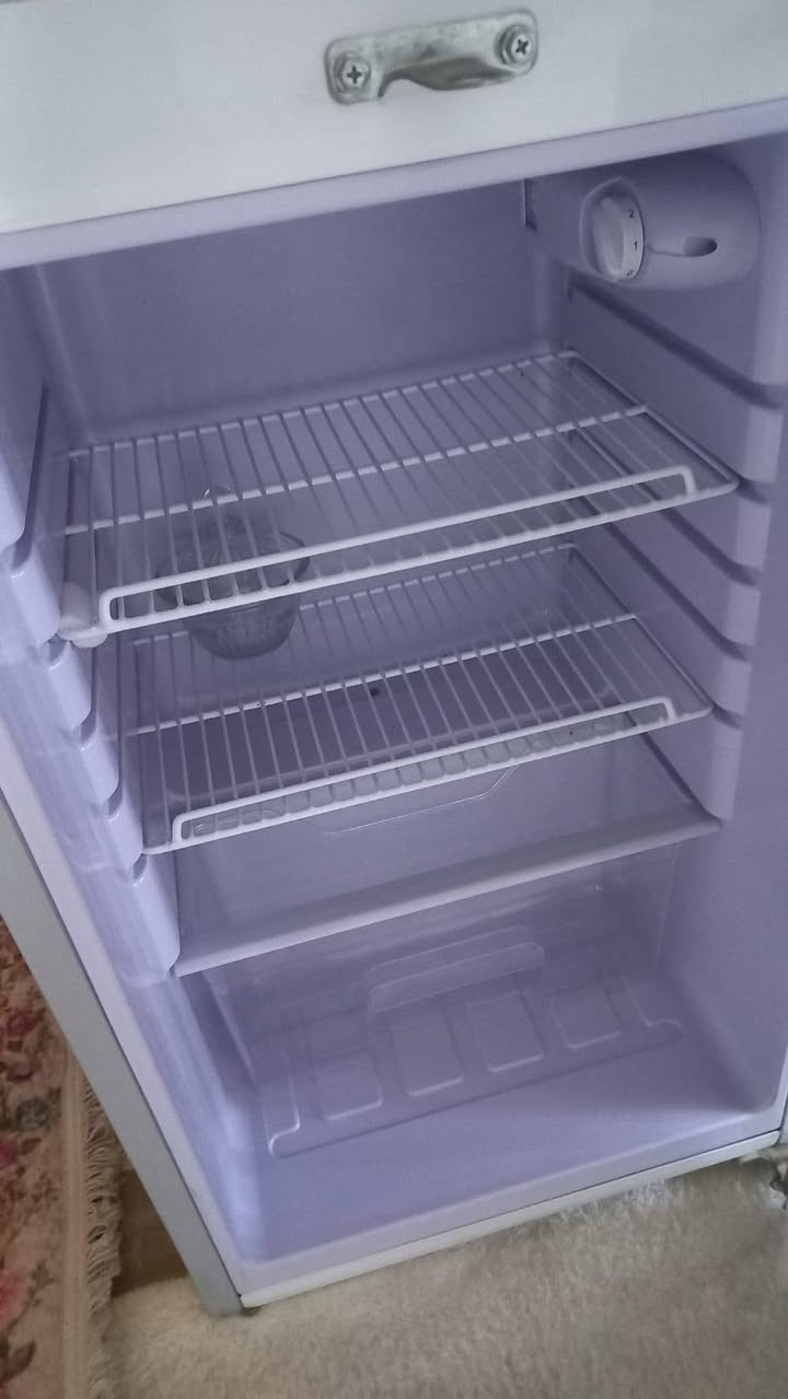 ثلاجة برنس طك كارتون استخدام اسبوع فقط الطول 127+العرض 30
السعر 125 قفل للاتصال أو المراسلة على الرقم (***********)
