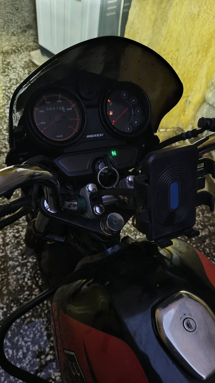 بوكسر مرقم (رقم بغداد سنوية باسمي) مكاني بغداد العبيدي
موديل 2022 دخولية ٢٣ وبالسنوية تقره ٢٣
دراجة خير من الله مجفتها قبل كم شهر تجفيت وكالة ١٠٠ بال ١٠٠ 
كلچات جديدة سلف جديد دبلات جدد بطارية جديدة تايرات جدد بيها منظومة زنون شادها ب ٦٠ الف تجي تشوف الدراجة وين ما تريد تفحص وادلل
مكاني بغداد العبيدي 
رايدها ب مليونين و ٣٥٠ 
رجاءا البياع شراي لا يتعبني 
رقم الهاتف ***********
متوفر واتساب
