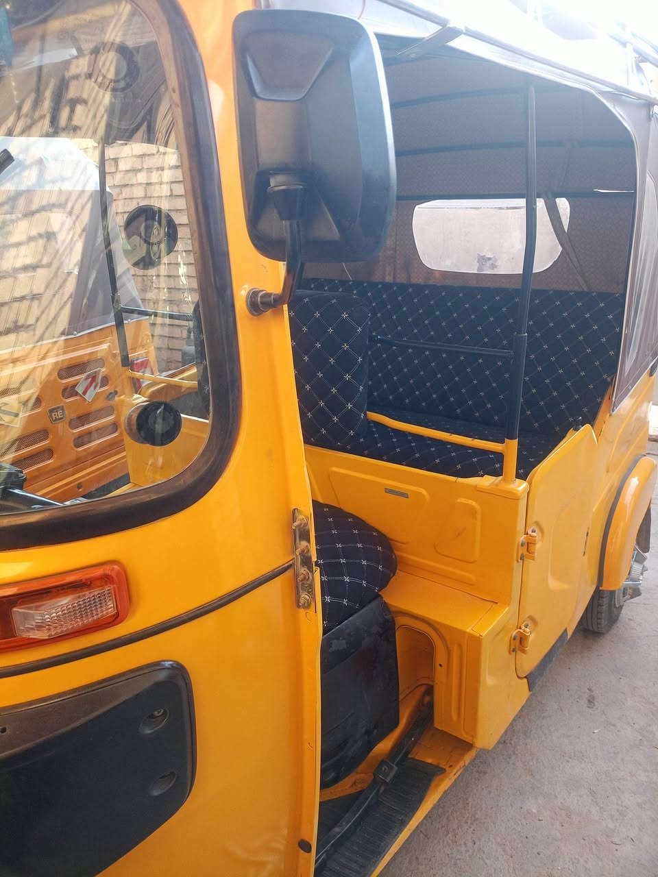 السلام عليكم تك تك  البيع موديل 22  راقم ديالئ جاهزه من كلشي  شغل وتطلع ومصبوغه جمالية مكينه جاهزه حلوه  السعر سبعة ونص  وبيها مجال الشراي مكاني بغداد   ***********
