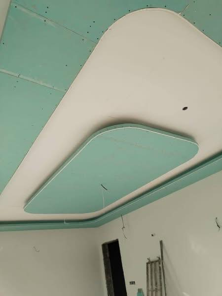 صباغ داخلي وخارجي وديكور داخلي وخارجي متفرق شغل درجة أولى أسعار مناسبة متفرق حالين ***********
