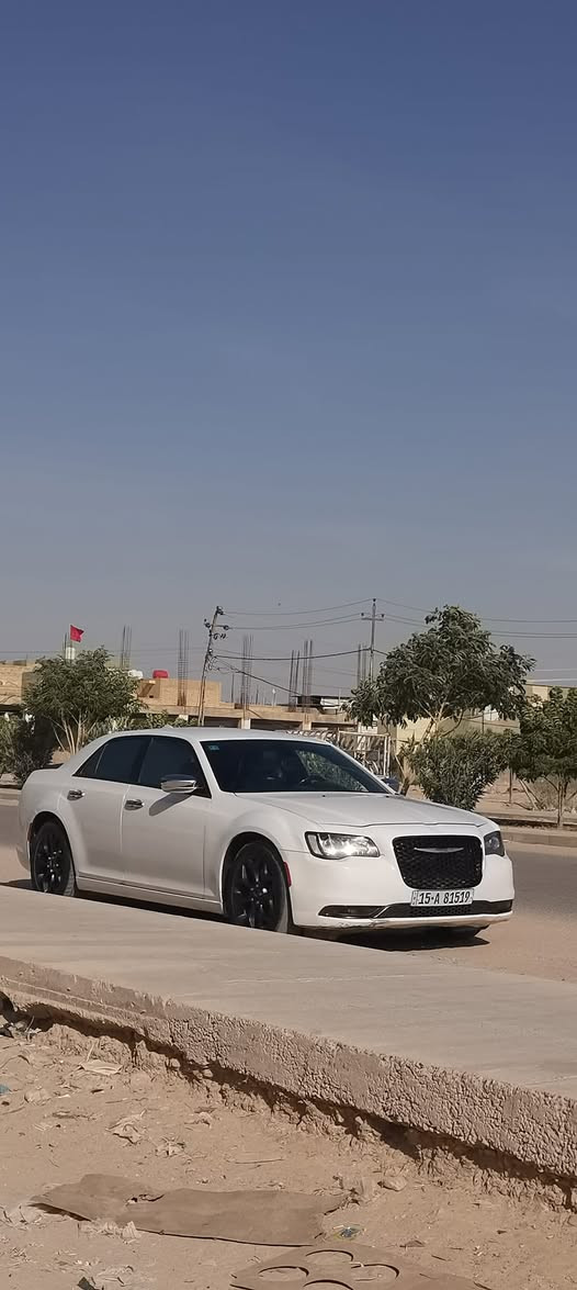 سياره كلايسلر s 300
ابيض اللون ويل كب عنكبوت
كشنات جلد 
شاشة كبير + كامره اماميه
كشنات كهربائيه اماميه تحكم ستيرن 
ماشية تقريبا ١٧٠ الف 
رقم انكليزي جديد باسمي 
سياره خاصه ممشتغله خط
موديل ٢٠١٩
حادث جاملغ عكس السايق مع تبديل باب السايق 
نظافة جيد جدا 
للاستفسار اكثر اتصل ***********
 واتساب
