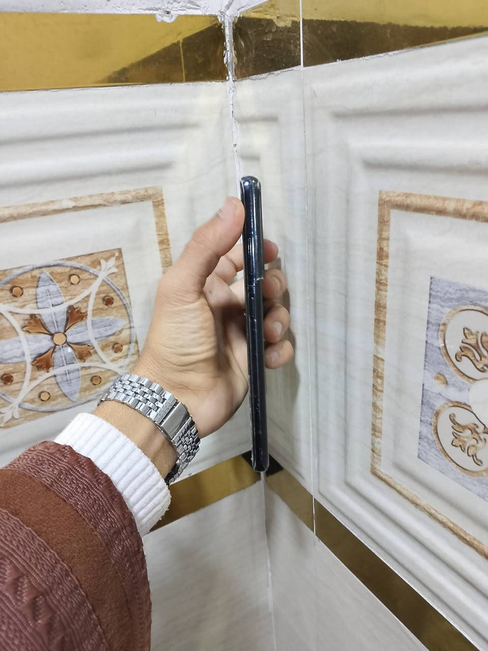 S 21. للبيع الترا 
_ ذاكرة 256
_ رام 12 
_ البطارية 5000
_ مع الكارتون + الكفرات 2 
_ السعر 350 وبي مجال للطيبين
_ مكاني الموصل الايسر
_ غير متواجد ع الفيس 
_ *********** _ ( متوفر واتساب)
