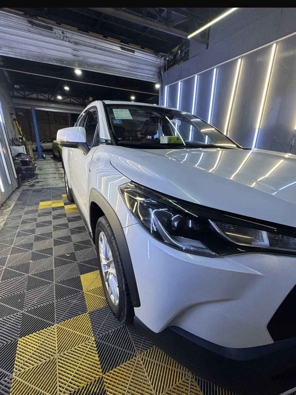 السلام عليكم عندي  كورلا كروز  موديل ٢٠٢٤ لبيع مكفوله  كفاله عامه. خاليه من الضرر والصبغ والضربه   مواصفاتها. معروفه بالسوك السياره. ماشيه ٦٢ الف باسمي. 
1.سلايت 
2.ويل كب 
3.كشنات جلد احمر   

مكان السياره بغداد الغزاليه. الاتصال على الرقم. ***********
