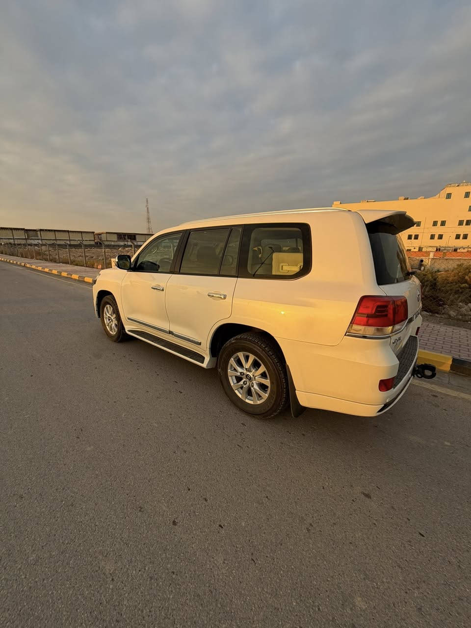 لاندكروز GXR 2016 
كفاله عامه من الصبغ والتبديل جديدة رقم بغداد وفحص وسنويه كله جديد

المواصفات
سلايد
كراسي السايق  وكهرباء 
جلد الكراسي 
محرك 6 سلندر. 4000
شاشة
بصمه
انارة ترحيب
LAND CRUISER دوسات ليزرية كتابة
ثلاجة
حساس امامي+خلفي
بجم زنون
مري قلاب
وباقي المواصفات المعروفه
ماشيه 190 الف كيلو
صدر امامي خلفي كير محرك كهربائيات تخم تاير كلة بشرط السعر 443 وبيها مجال 
استفسار ***********
