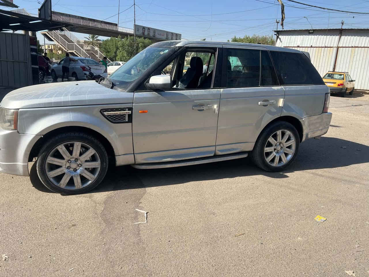 رانج روفر موديل ٢٠٠٦ محدثة ١٣ رقم جديد دولي تحويل أو وكالة مكينة سوبر كير ومكينة زينات صدر امامي وخلفي ٥٠$ كهربائيات كلة شغال ما عدا التبريد ما اعرف شبي لوي مو جوبلس راديو مسجل دمام بيهة مكانات كلير المكان بغداد السعر ٨٠ موبايل ***********
