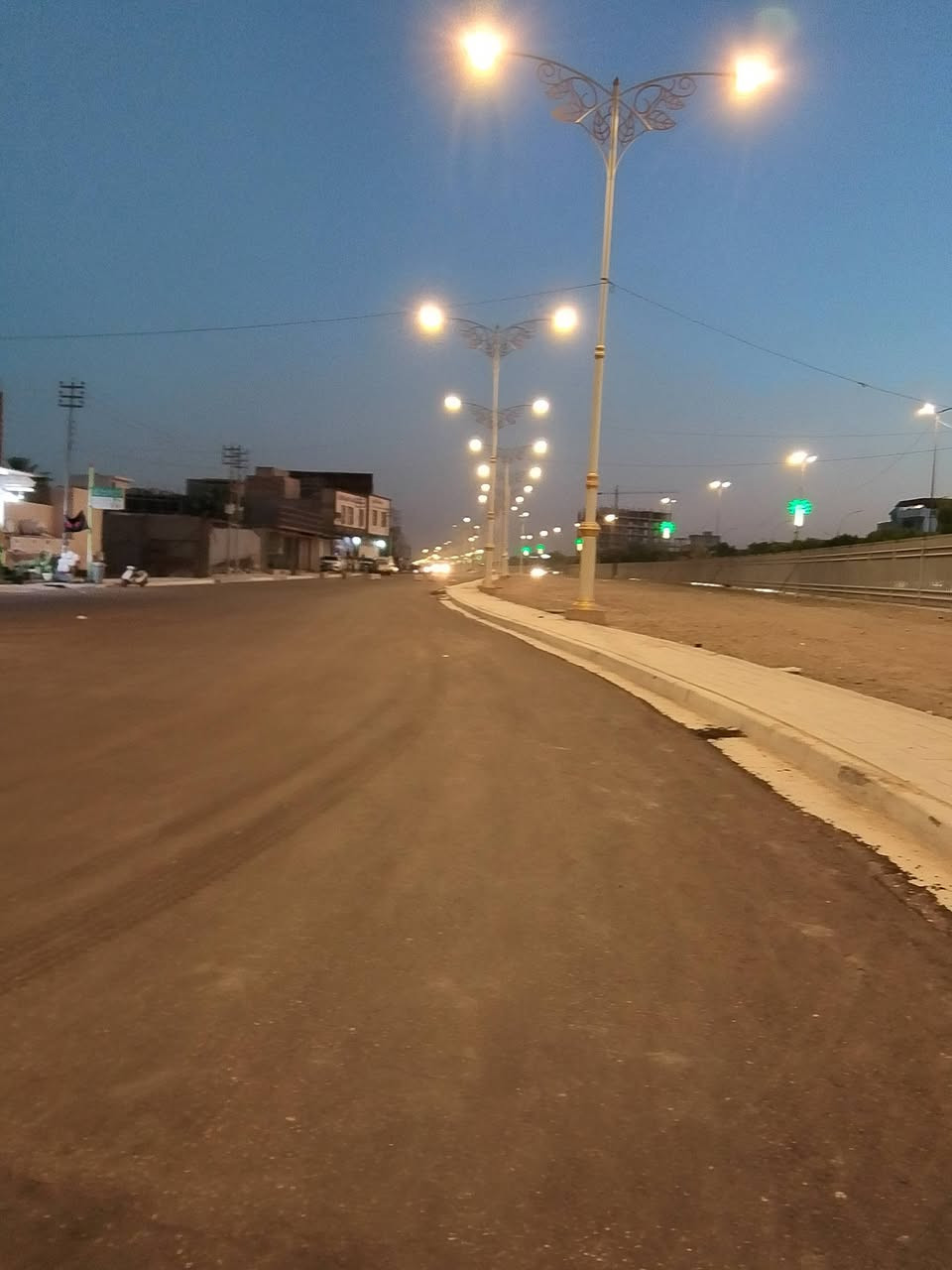 سلام عليكم بيت للبيع كربلاء حي زهراء شارع بغداد سند ٢٥اقرار محكمه سعر ٢٣٠ مساحه ١٠٠ توجد كافة الخدمات ***********
