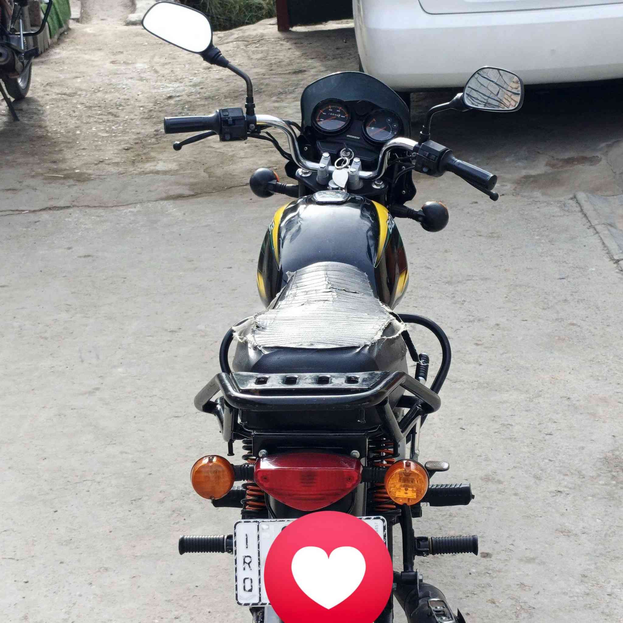 السلام عليكم دراجة بوكسر 2023 (رقم او سنوية تحويل ثاني يوم) مكينة خير من الله لا تبخير لا تنقص او ما مفتوحة المكينة كهربائيات كلهة شغالة كاملة على اخر حباية تايرات جدد او الدراجة خير من الله شلعة او معدل لا صوت بل مكينة ولا شي او للتوضيح ارقام بيهة ثنين بس اني شاد واحد مكاني ديالى بعقوبة بهرز للتواصل ***********
