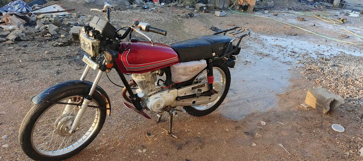 السلام عليكم دراجه للبيع نامه موديل 11 شاصي ومكينه 11 معمره كله جديد مكينه ما مفتوح بيها برغي الله شاهد اوراق صولي 5اوراق وماشين بمكاتبه الترقيم السعر خاص رقم الهاتف *********** العنوان واسط دبوني
