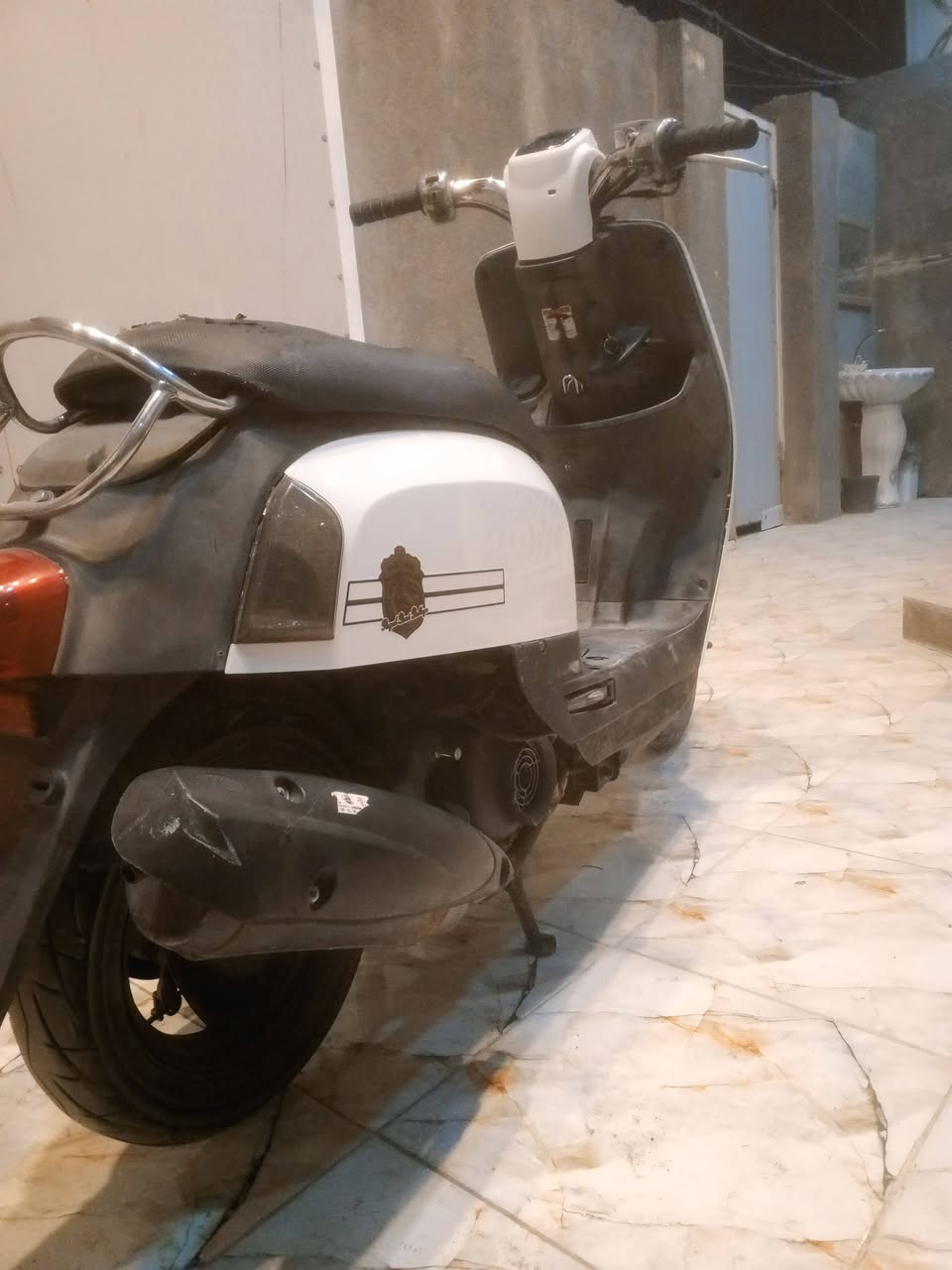 السلام عليكم ماكس بوليس للبيع او مراوس نضيفة كللش احلى من الصورة بهواي سلف هندر كهربائيات كاملة الدراجة ملحة السعر550 وبيهه مجال بسيط مكاني ناصرية مركز واتساب*********** او علق واني اراسلك
