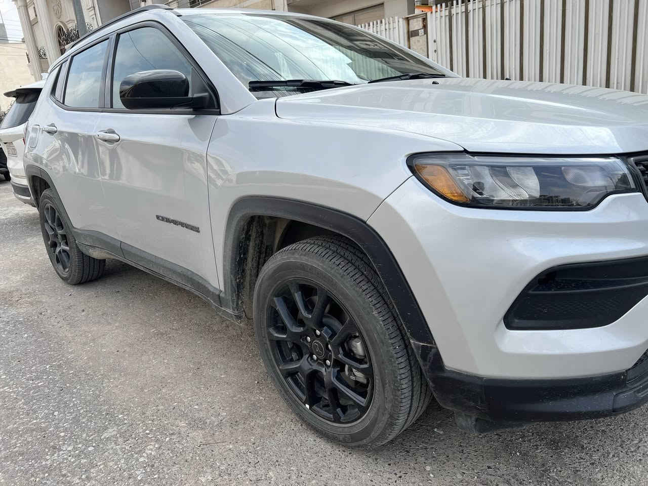 Jeep compass 2025 
: جيب كومباس للبيع او مراوس 
#الضرر : 2  قطعة الجاملغ الجهه السايق والباب خلفي السايق فقط
‎#الرقم : اربيل باسمي 
# المواصفات سبورت:

‎▪️السيارة : #جيب #كومباس لون اسود 
‎▪️المحرك :  2000(اربعة سلندر)
▪️الموديل : 2025
▪️العداد: 4000الاف ميل 
4X4
‎▪️حجم الويل: ويل كب حجم 18 مع طقم تايرات بحالة ممتازة
‎▪️غرفة السيارة: كشنات السيارة جلد اسود اصل
‎▪️لايتات زينون 
‎▪️اشاره  بالمرايا جانبيه 
‎▪️بصمات عدد 2 للأبواب مع بصمة تشغيل
‎▪️كامرة خلفية دوارة مع الستيرن اصل
‎▪️تبريد قطعتين امامي وخلفي
‎▪️شاشة الدشبول حجم كبير للتحكم بأيعازات السيارة
‎▪️سستم صوت
‎▪️نظام فور ويل درايف 4*4
‎▪️سايد بريك دكمة
‎▪️تحكم ستيرن جهتين بلوتوث وحاكية وكروس سرعة وتحكم صوت 
‎▪️نظام ABS مانع انزلاق

‎السعر المطلوب : 148ورقة مع المجال للشراي 
 
‎الاتصال على : ***********

مكاني أربيل العدالة ت/***********
