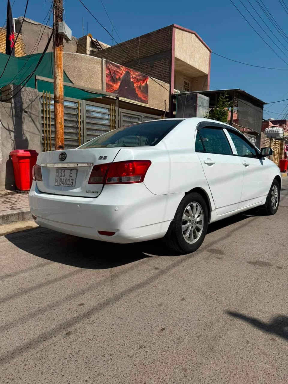 السلام عليكم BYD.  G3 2013  
مكفوله كفاله عامه من ضربه وصبغ وتبديل سياره حلوه وجديده وجاهزه على اخر حبايه كير ومحرك جدد شرط ممفتوحات صدر تخم تاير تبريد كله جديد منضومة زنون شاشه كامره حساسات سياره فول مواصفات كير اوتماتيك مكفول من كلشي سياره رقم بغداد انكليزي الجديد هزه جديده بسمي سنويه 2030 سياره جاهزه وميحتاجلها اي شي مكاني بغداد سعرها 54 وبيها مجال حق الجيه 
رقمي *********** 
سياره تسو فلوسها الله شاهد
