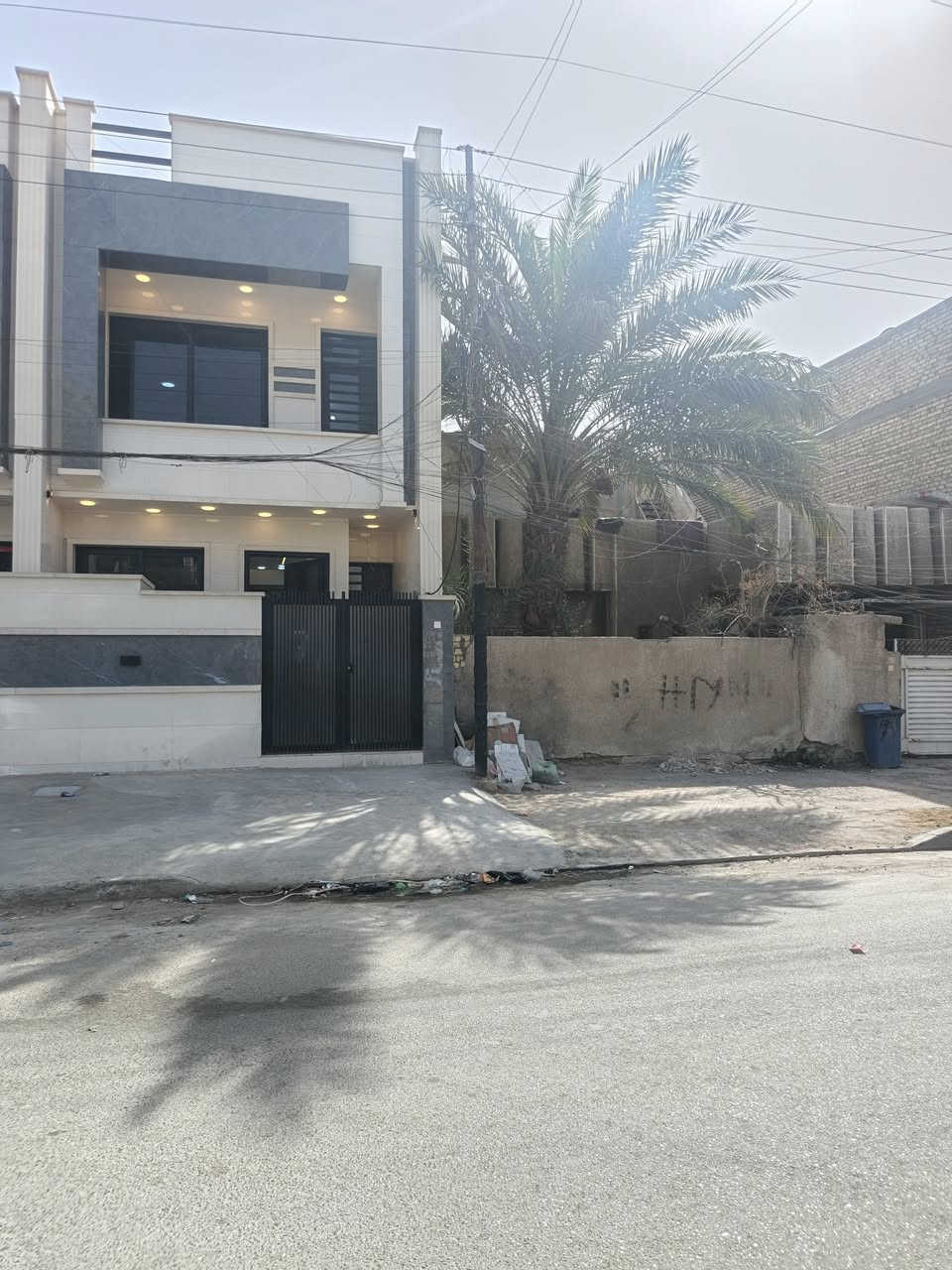 بيت للبيع مساحة 100متر الشعب حي العقاري مقابيل جامعه كاظم 4نوم وصاله ومطبخ وخدمات لاتصال مكتب كليم الله للعقار مقابل مدرسة بلقيس تابعني على صفحه ***********
