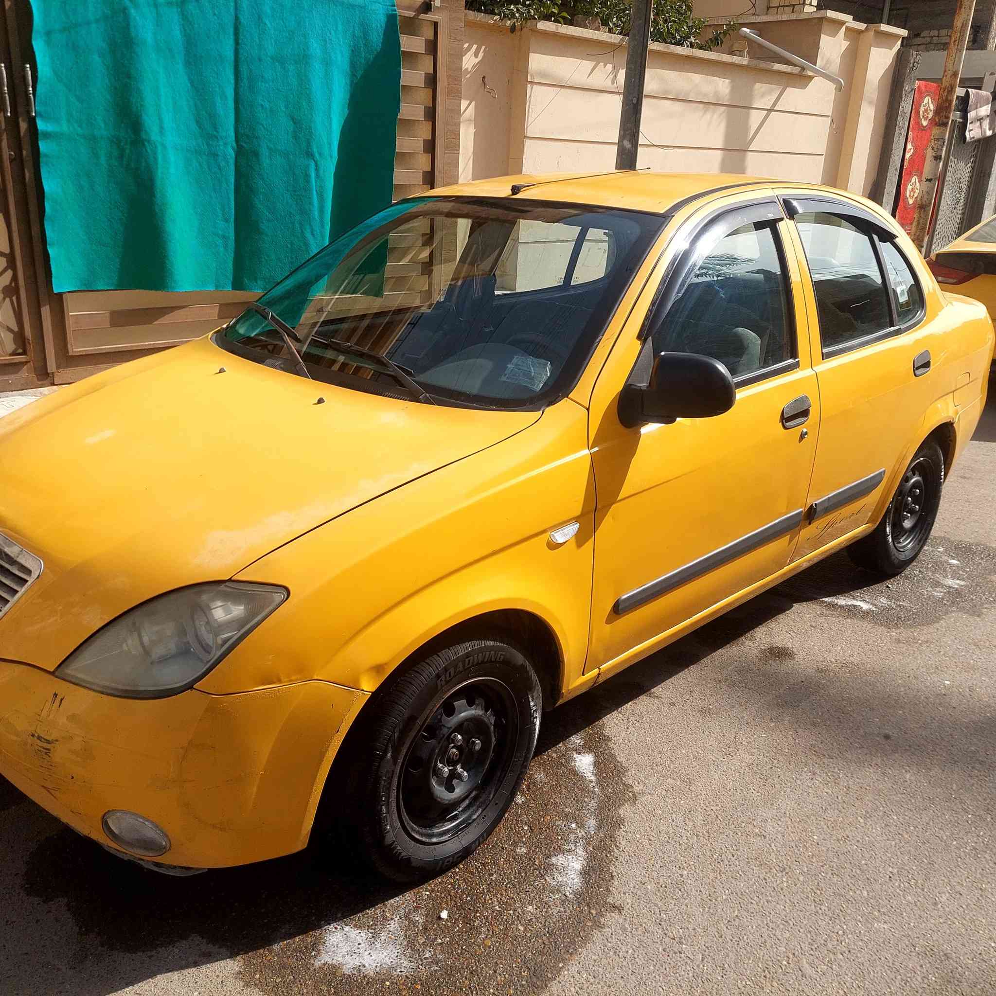 السلام عليكم سيارة طيبة موديل ٢٠١٥ بغداد سنوية لحد ٢٠٣١ مصفرة هيئة وغرامات كير مكينة خير من الله حداية امامي وخلفي جديد تخم تاير جديد وهزة هم جديدة مابيها نقص بس التبريد منقص غاز السيارة موجودة بالشعب السعر ٤٠ وبيها مجال ***********
