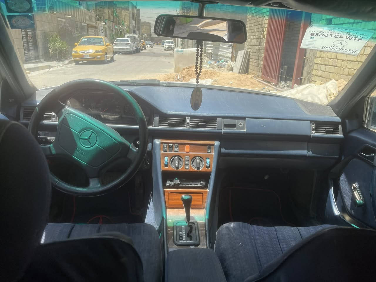 مارسدس دب للبيع مكينه وكير vvt
مكاني البلديات تقاطع الكهرباء بغداد 
السعر ٦٠
رقم ***********
