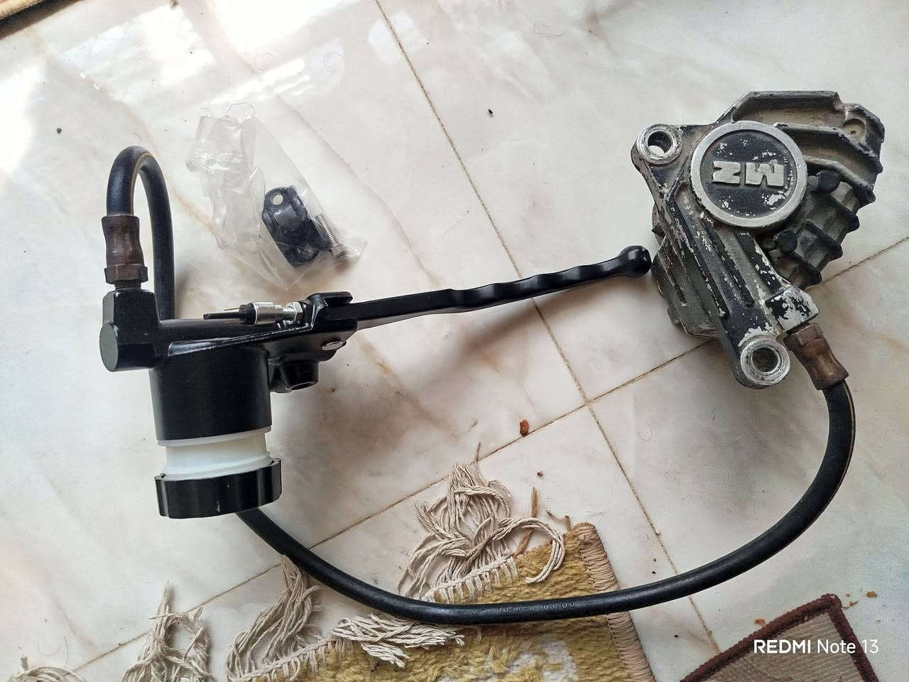 شباب ماكنيت قمبوره اصلي اصلي هوه والقاعده والفحمه مالته البلاديه للبيع بدون ملف بدون ملف مابي شرط الشغل والنظافه ولا برغي مسولك بالقاعده سعره 90 الف قفل قريب على سعر تحويرت سامراء بس هذا افضل واصلي + فج ألماني اصلي ويدة عمبار ام الحساس جديده نوعيه ما مشدوده 

توصيل موجود *********** 
مكاني ديوانية
