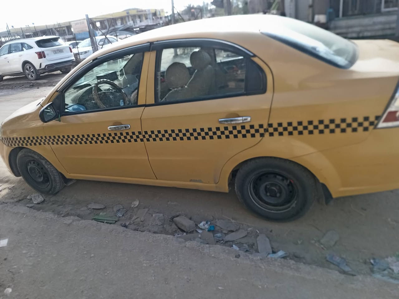 السلام عليكم افيو 2009 سياره حلوه اوجاهزه كامره شاشه كير مكينه حداديه تايرات كله جديد نقصه بس تبريد سياره بسمي امداور يمته مايعجبك رقم انكليزي سنويه 30 رقم *********** السعر 52اوبيه مجال
