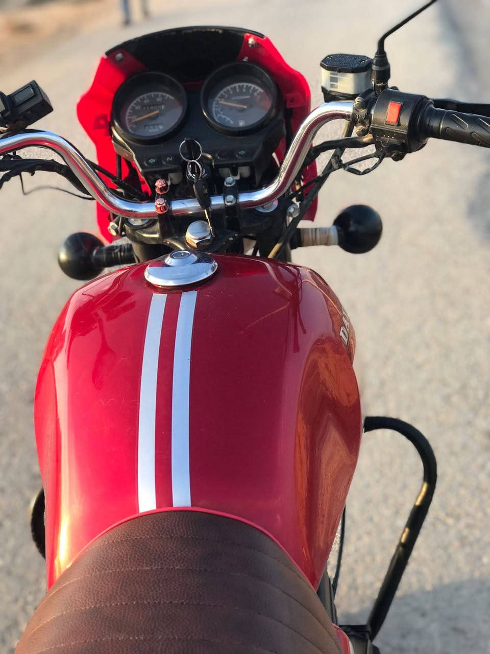 سلام عليكم دراجه دايوان موديل 2023دراجه مكفوله كرابائيات بدون اوراق وبيها خيط بخار خفيف عارضها عل 900وبيها مجال رقمي ***********
