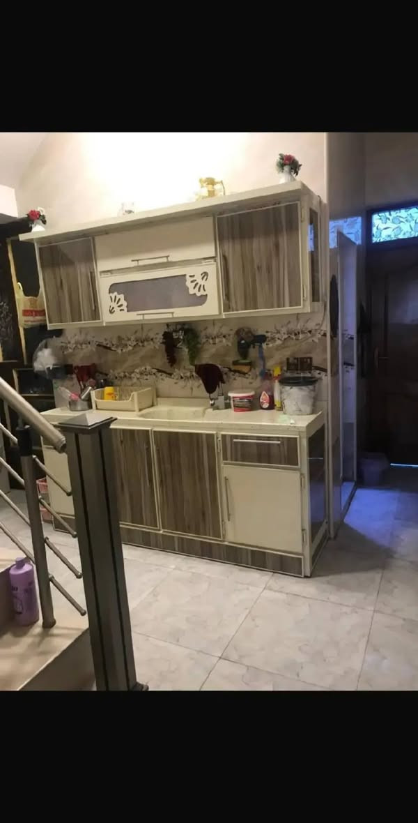 السلام عليكم دار للبيع مساحه 70متر 5 الوجه ونزل 14 3غرف نوم +صيحات 2 السعر على هذا الرقم ***********
