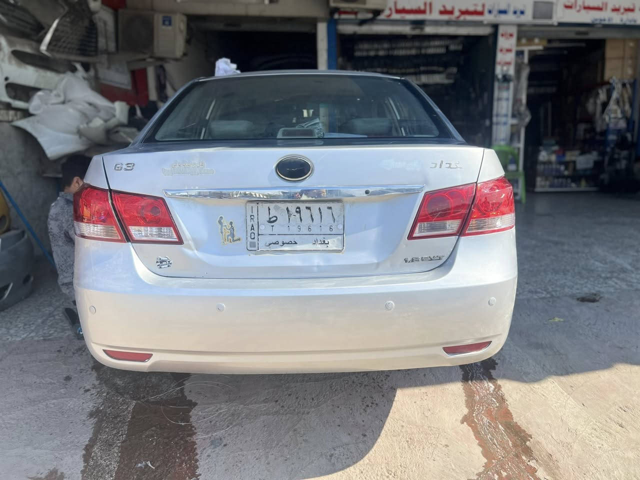 السلام عليكم بي واي دي البيع سيارة مودل 2016سيارة كلش حلوه رقم بغداد  وسنوية جديده سيارة فول بصمه  تحكم ستيرن داخل جلد بصمت ابواب اشاير بل مري  سياره محرك      1800 ماشاءالله تبريد ثلج سياره  وبيها اربع قطع صبغ         سياره كلش حلوه سيارة كير محرك صدر  باتري كله مكفول سيارة كلش حلوه وجاهزه مابيه ي نقص السعر 49$ مكان     بغداد المشتل***********.
