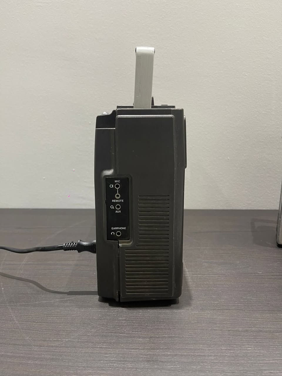 الصناعة: ياباني (Made in Japan).
الحقبة الزمنية: يعود تاريخ هذا الطراز إلى فترة السبعينات والثمانينات من القرن الماضي، ويُعد الآن من القطع التراثية والنوادر.


**إذا كنت صاحب هذا الإعلان وتريد حذفه لأي سبب، رجاءا أرسل رسالة إلى الدعم الفني**