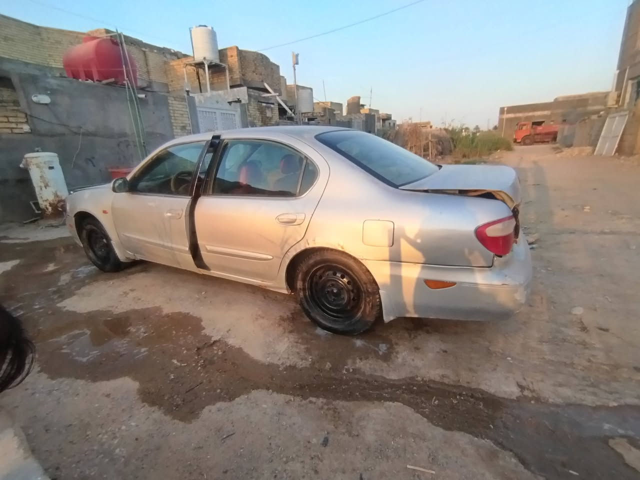 سلام عليكم سياره نيسان مكسيما للبيع موديل 2000تبريد شغال كير ومكينه مكفولات مكينه 2000 بيه ضربه بسيطه بل جاملغ سايق سعر  35  مكان شطره رقم ***********
