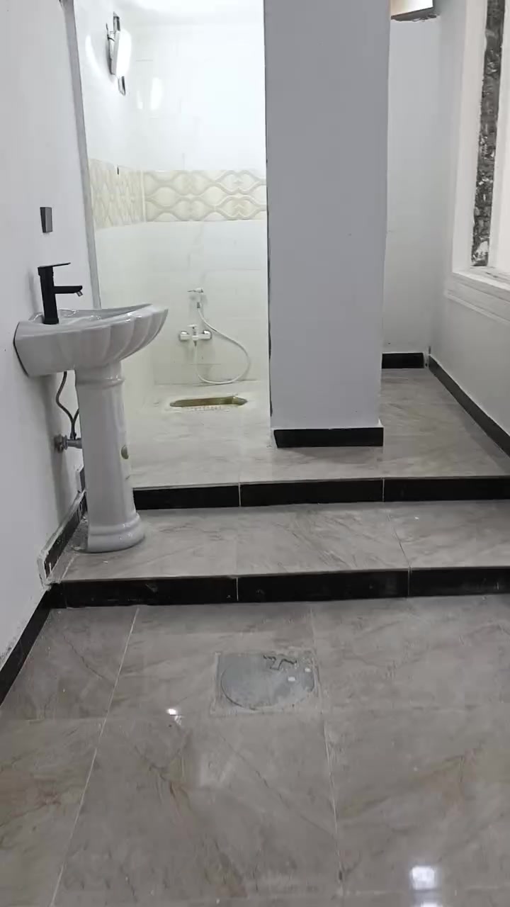 عدنه 5بيوت 2على 100متر و 2على 165واحد على 200 /***********
