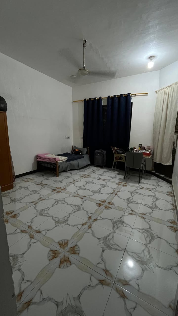 بيت للبيع المساحه 100متر ركن الديوانيه حي العسكري شارع 60قرب حسينيه ام البنين طابو صرف
طابقين بناء حديث كونكريت
الطابق الاول استقبال 5*4
مطبخ 4*4
صاله 8*3
صحيات
الطابق للثاني صاله 8*3
غرفه مع حمام 6*4
غرفه 5*4
متوفر كافه خدمات مجاري تبليط مجاري تصريف الامطار بسعر مناسب الاتصال بالرقم ***********
