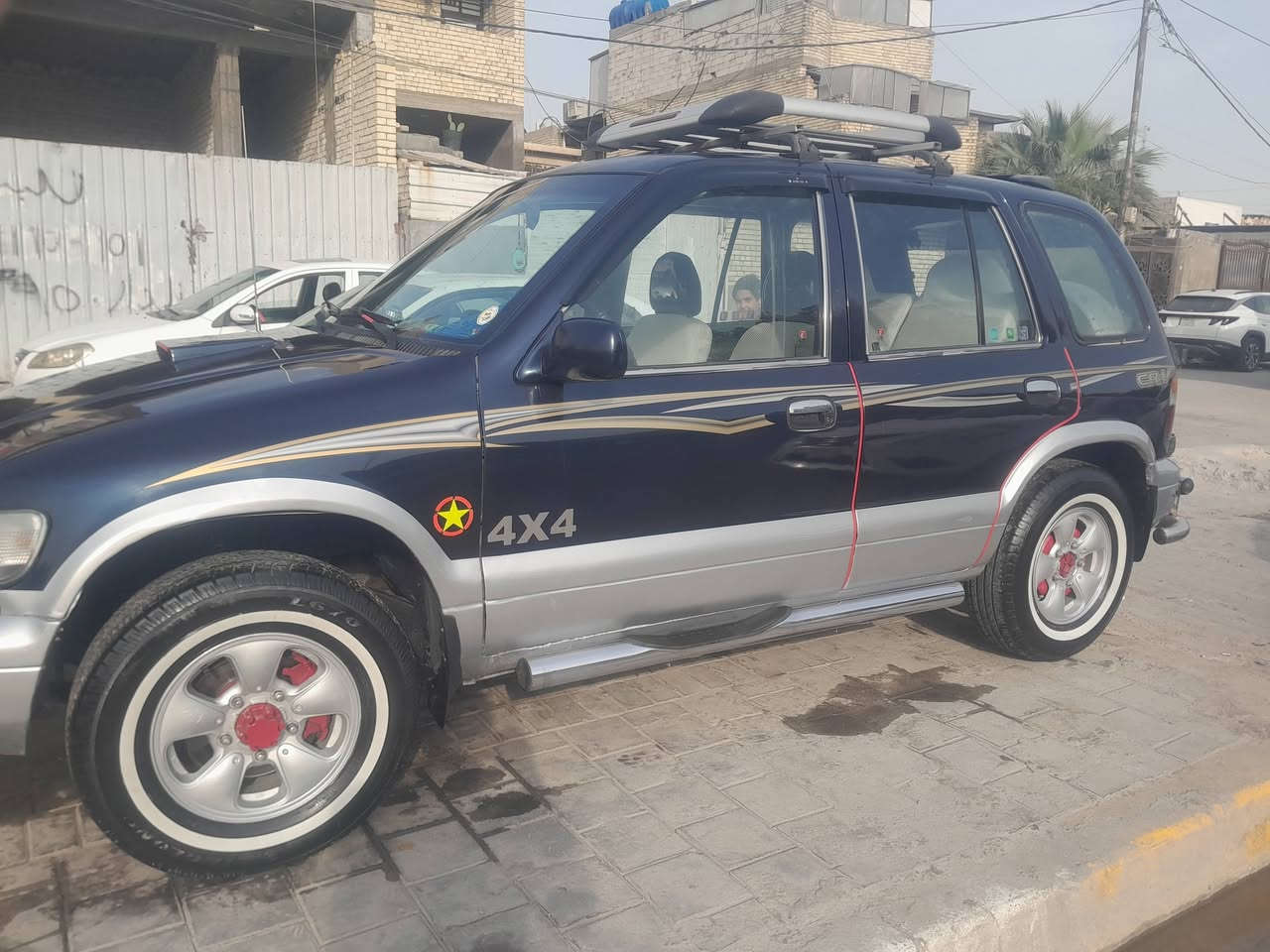 سبورتج للبيع موديل ١٩٩٤ سياره مصبوغه للجماليه تخم تاير سياره حلوه سعر ٥٥ وبيه مجال ***********
