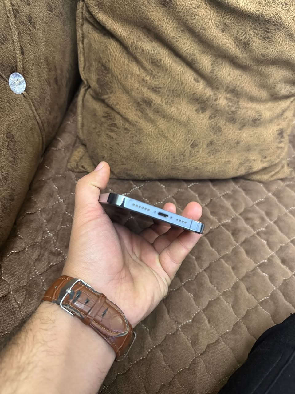 ايفون 13 برو ماكس : ذاكره 256 دبل سيم كارت
مامفتوح بطاريتو 97 جهاز شرط وضمان قطاره بالشحن
نضافه فول كامرتو دمعه سِعرو 735 الف بيه مجال للشراي
*********** هذا رقمي واتساب موجود هم
