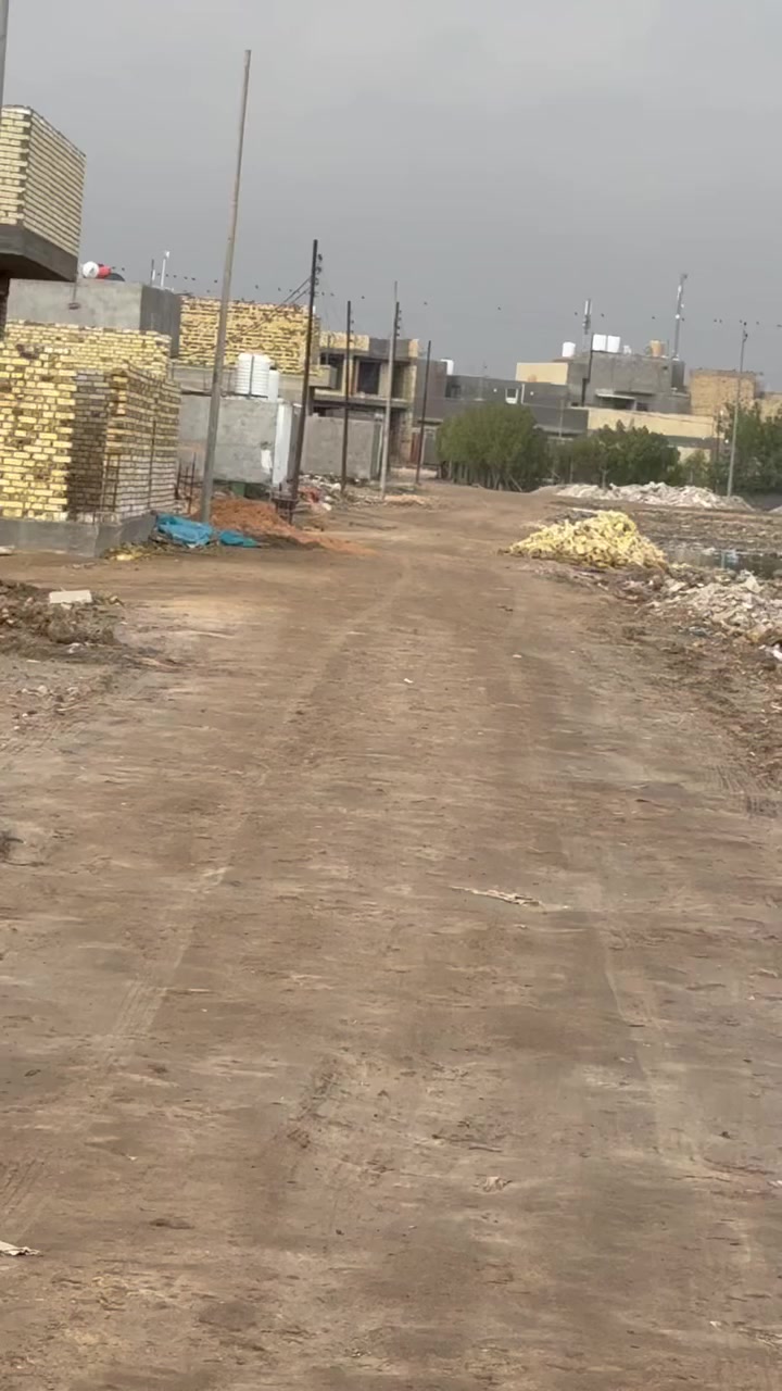 قطعة ارض للبيع مساحه ٢٠٠متر طابو زراعي سند٢٥واجه ١٠متر نزال ٢٠ متر داخل حي سكني خدمات كامله ماء اساله كهرباء ظفيره انتر نيت ضوي عنوان حله ورديه سيف سعد شارع ٣٠ مقابل طابو صرف الاتصال على الرقم 
***********
