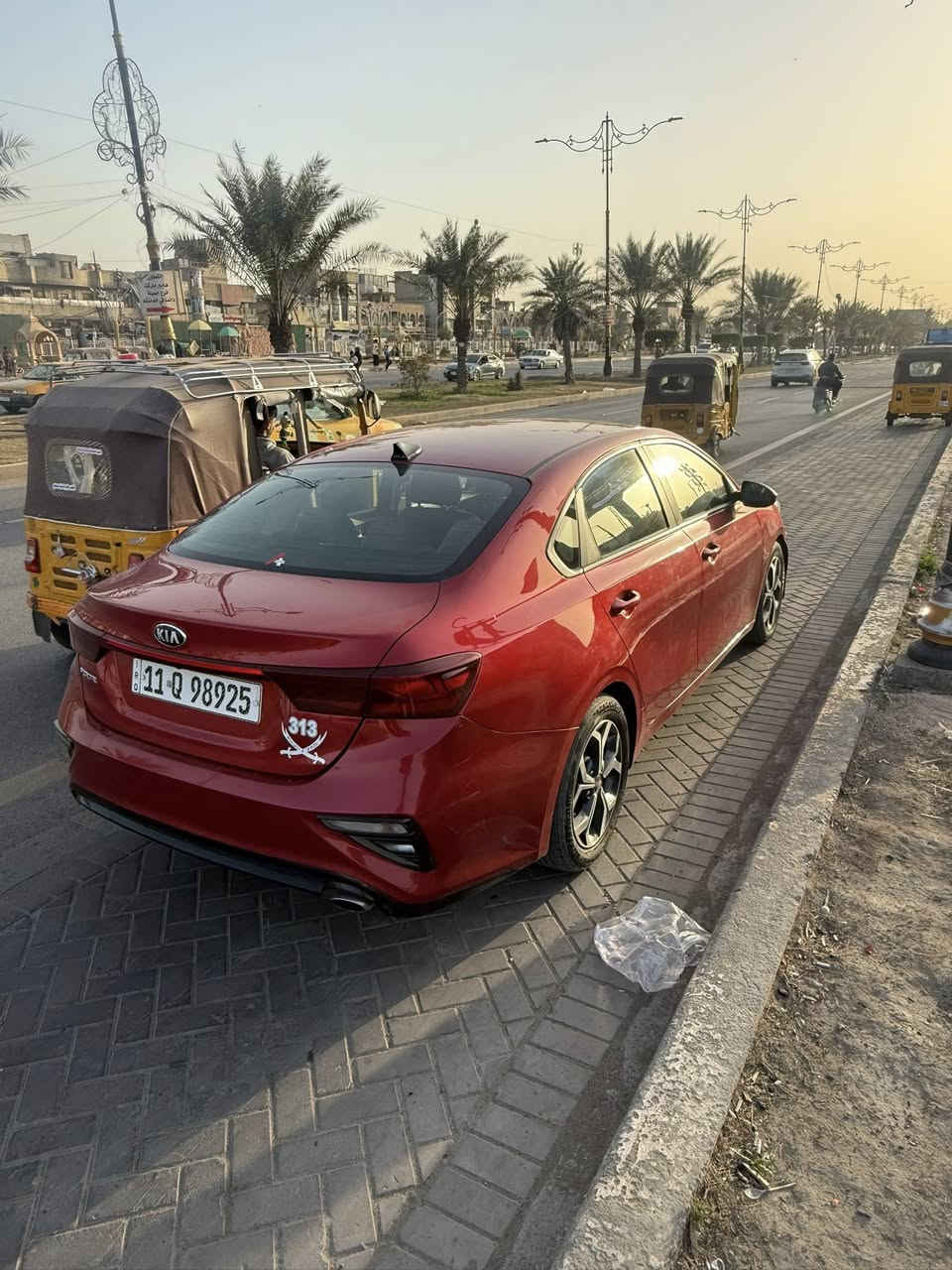 سلام عليكم
كيا فورتي للبيع موديل 2019 

وارد امريكي حادث فقط بامريكا جاملغ ايمن 

وبالعراق جاملغ السايق موجود داخل الصوره 

وباب راجع بارد وبيها حالوب

ليبل واحد مكينه دوش كير ايتي 

تخم تاير صدر جديد تبريد 

سياره ماشيه 82 مثل ما موضح بالصوره حقيقي 

مواصفات 

شاشه جبيره 

كامره 

تحكمات

منظومه زنون 

تدفئه ستيرن 

تدفئه كشنات 

ثلاث وضعيات قياده 

سياره جاهزه من كلشي 

السعر 140 وبيها مجال 

موقع بغداد 

الاتصال عل ***********
