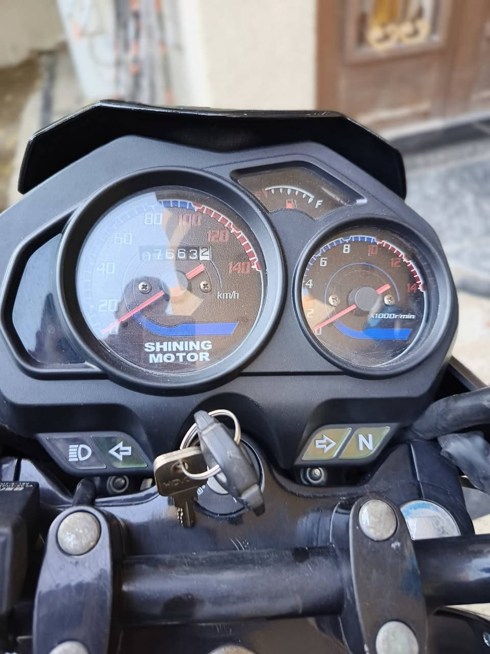 السلام عليكم مرخصة اصحاب الكروب عندي دراج شايننك شكل البطح حجم المحرك 250 cc موديل 2023 نضيفة جداً استخدام خمسة أشهر وانتركة ممشى الدراجة 7663 أسباب البيع محتاج افلوس سعر البيع مليون وخمسمية الف  1500000  وبيه مجال للشراي علما أن مبلغ الشراء من المعرض هو مليونين الى خمسين 1950000  رقم الهاتف  ***********
