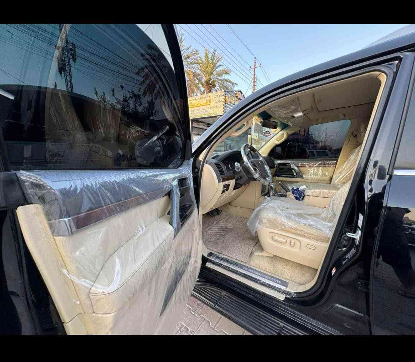 سلام عليكم 
للبيع لاندكروز Gxr محرك 6 سلندر 
موديل 2017 فطيم اصلي باب اول رقم بغداد الدولي مميز سنوية وهزة جديدة سيار
كير ومحرك وصدر مكفول 
 تخم تاير جديد شركةاصلي استخدام 
شخصي 
صورة سونر موجوده 
المواصفات 
1.ايرباك 8
2.كشنات جلد كهرباء
3.داخل بيجي 
4.تشغيل عن بعد 
5.حساسات امامية خلفية
6.لايتات زنون
7.ماوس تحكمات 
8. تغليف ppf
ماشيه 200 قابل لزياده
 وبعد هواي مواصفات مال فطيم بيع فقط  استخدام مال بيت للاستفسار الاتصال على الرقم *********** بغداد, العراق
