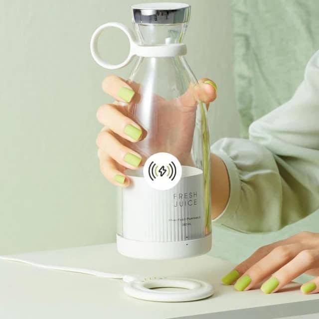 بلندر الاصلي من شركة fresh juice ♥️ الخلاط رقم #1 مبيعاً في العالم
لإصحاب الذوق الرفيع والمميزين
تاخذه وياك وين ما تروح وتسوي المشروب الي يعجبك

تتمرن وتروح للجم اخلط مشروب البروتين الي تحبة
يعني خلاط مناسب للكل 

مميزاته:
1-خفيف الوزن وسهل الحمل
2-سهل التنظيف
3-يعمل عن طريق شحن
4-ياتي مع شاحن لاسلكي سريع جداً
5-شفرات حادة وسريعة جدا لخلط جميع انواع المشروبات وحتى الثلج
6-حجمة ٣٥٠ ملم

متوفر باللونين وردي💖 ابيض🤍
السعر 31الف 
🚘 يوجد خدمة توصيل لجميع محافظات العراق 5 الاف 🚘


**إذا كنت صاحب هذا الإعلان وتريد حذفه لأي سبب، رجاءا أرسل رسالة إلى الدعم الفني**
