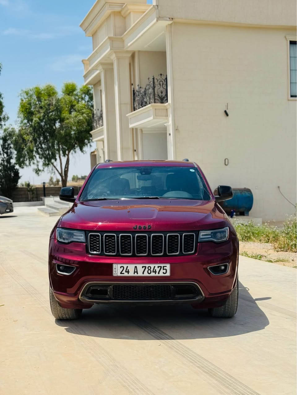 2017 Jeep Grand Cherokee · Suv · Driven 74,000 miles

بيها ٣قطع امامية بدون دواخل 
ماشية ٧٤.٠٠٠ميل 
السيارة 4x4
سعر ١٩٩ورقة و مجال
*********** دهوك, العراق

